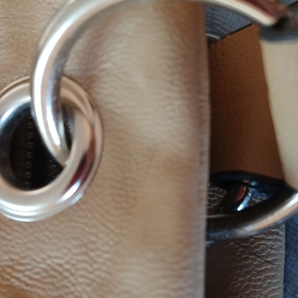 ✨️✨️✨️Rosetti leather handbag. 8x12--4 in deep - Picture 6 of 7